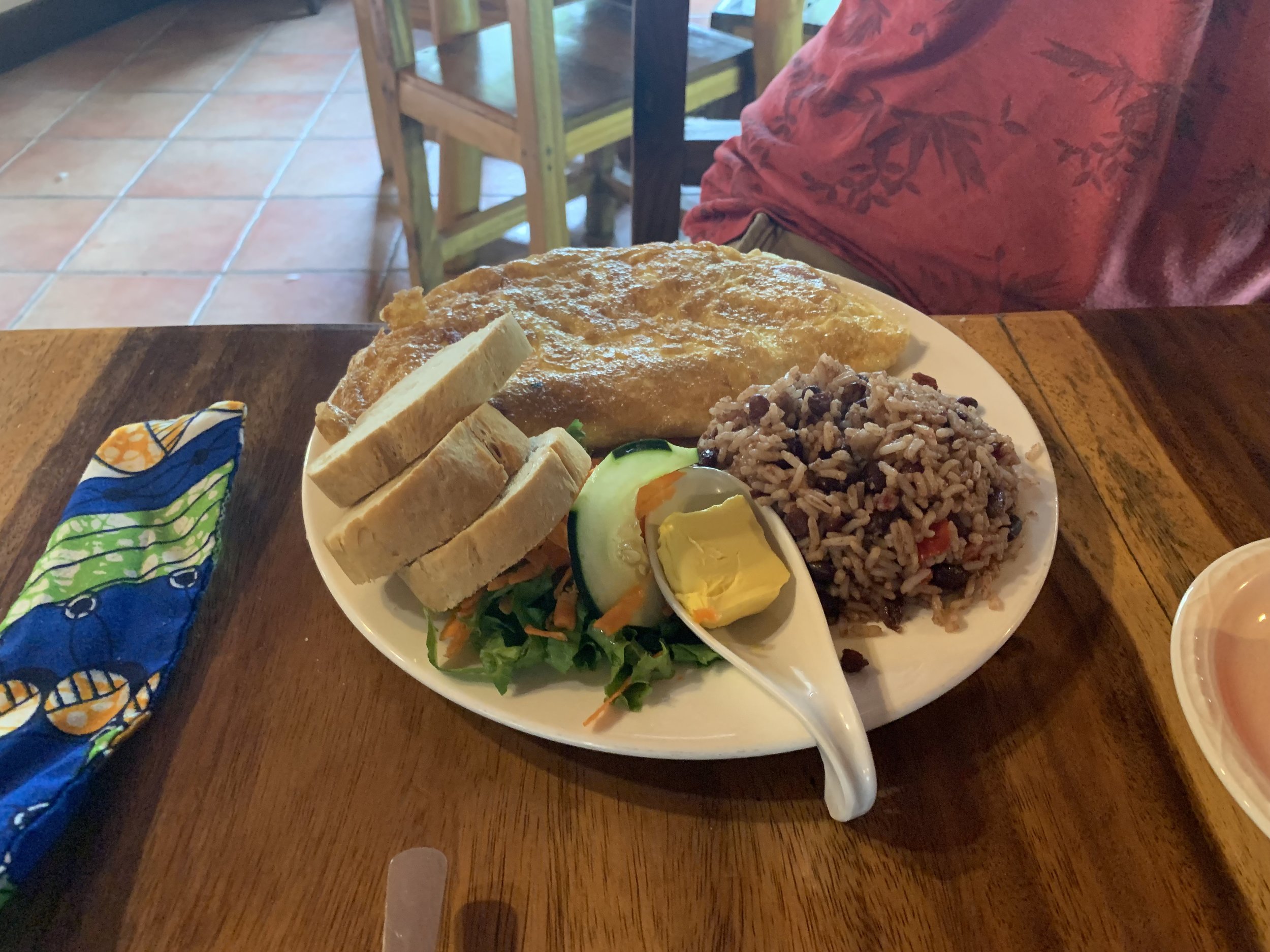  Gallo pinto alongside an omelette, salad and bread. 